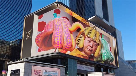 louis vuitton 3d billboard|Louis Vuitton x Yayoi Kusama: AR, Ultra.